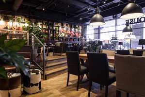 Skandinavisk: Espresso House er tilpasset skandinaviske kunder. Interiøret skaper et rustikt og hjemmekoselig uttrykk.