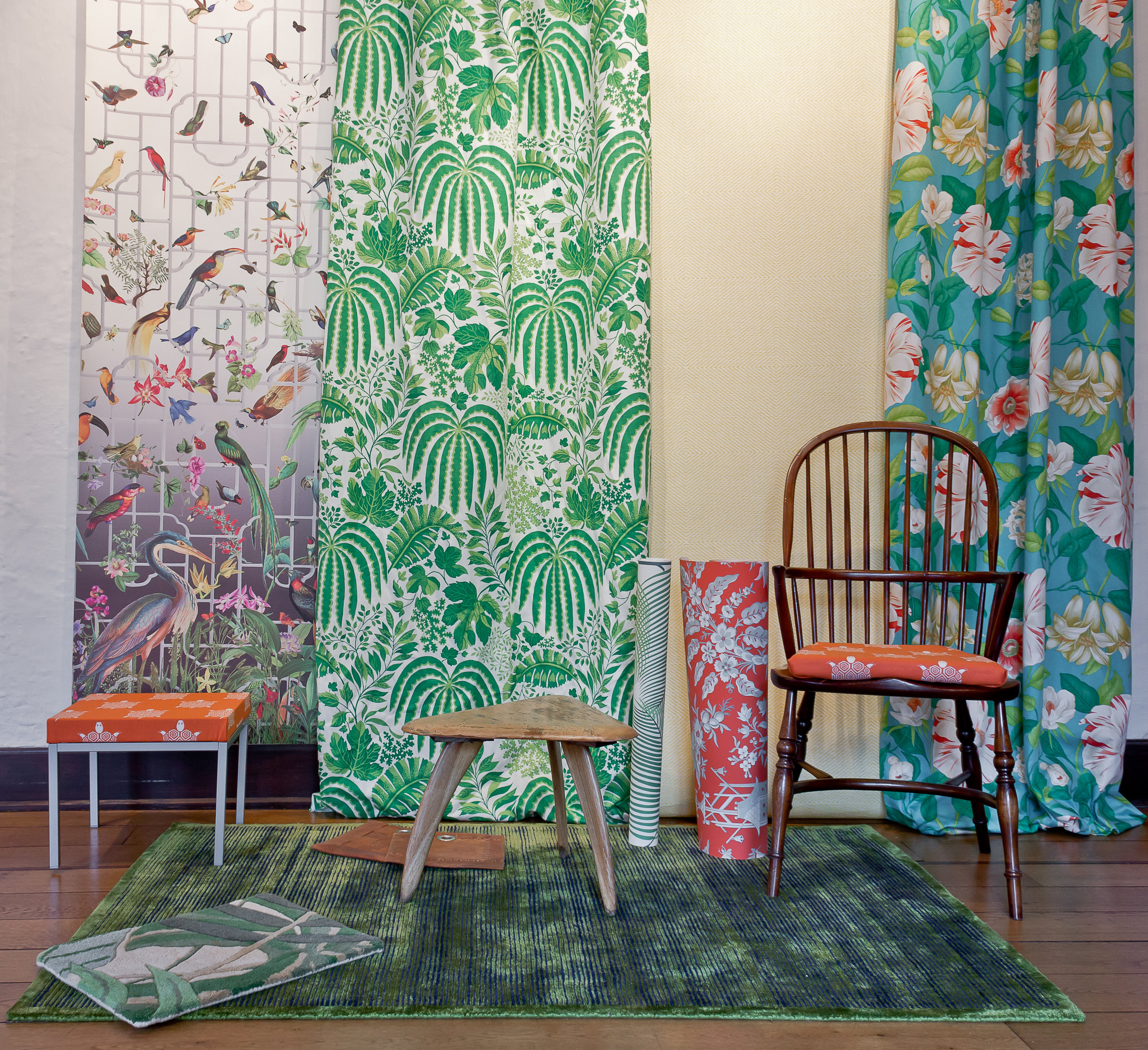 Fire fargerike stiler og en kavalkade i hvitt