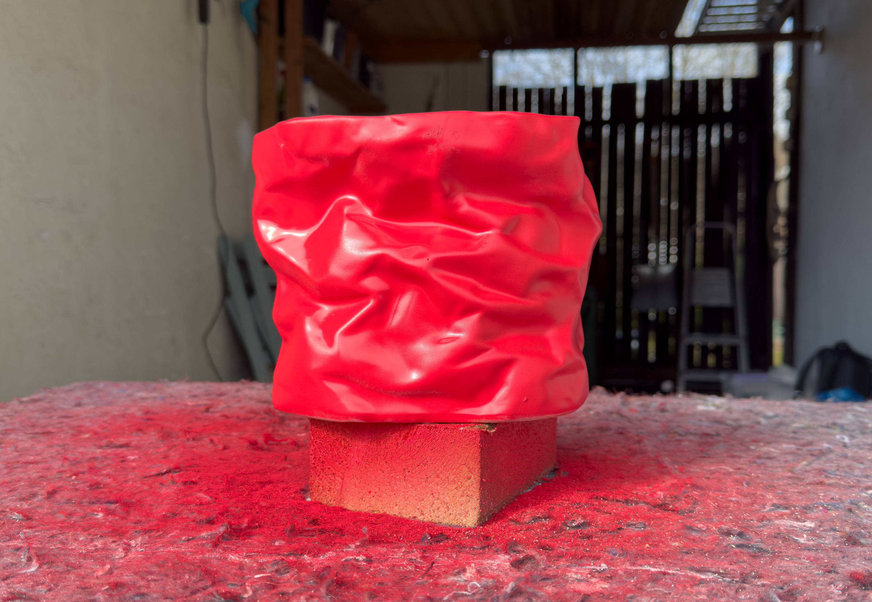 Bringerbærfarget blomsterkrukke