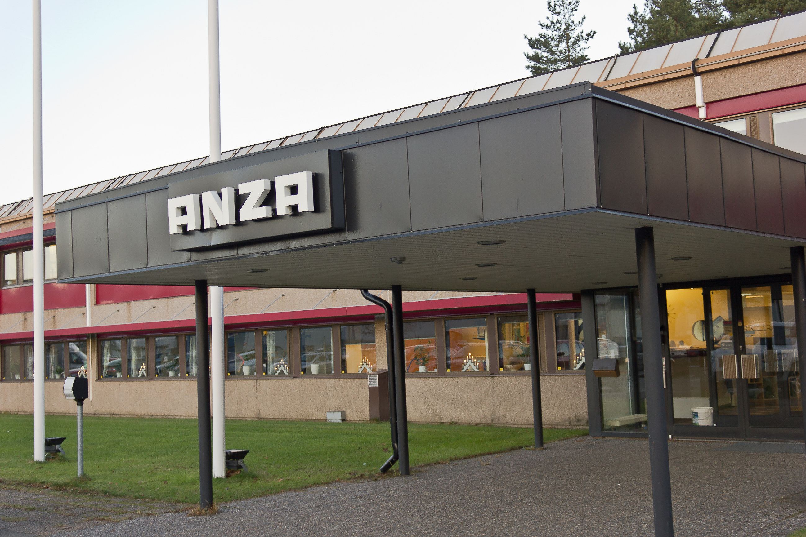 Ved anlegget i Sverige produseres både pensler og maleruller til blant andre varemerkene Jordan og Anza.