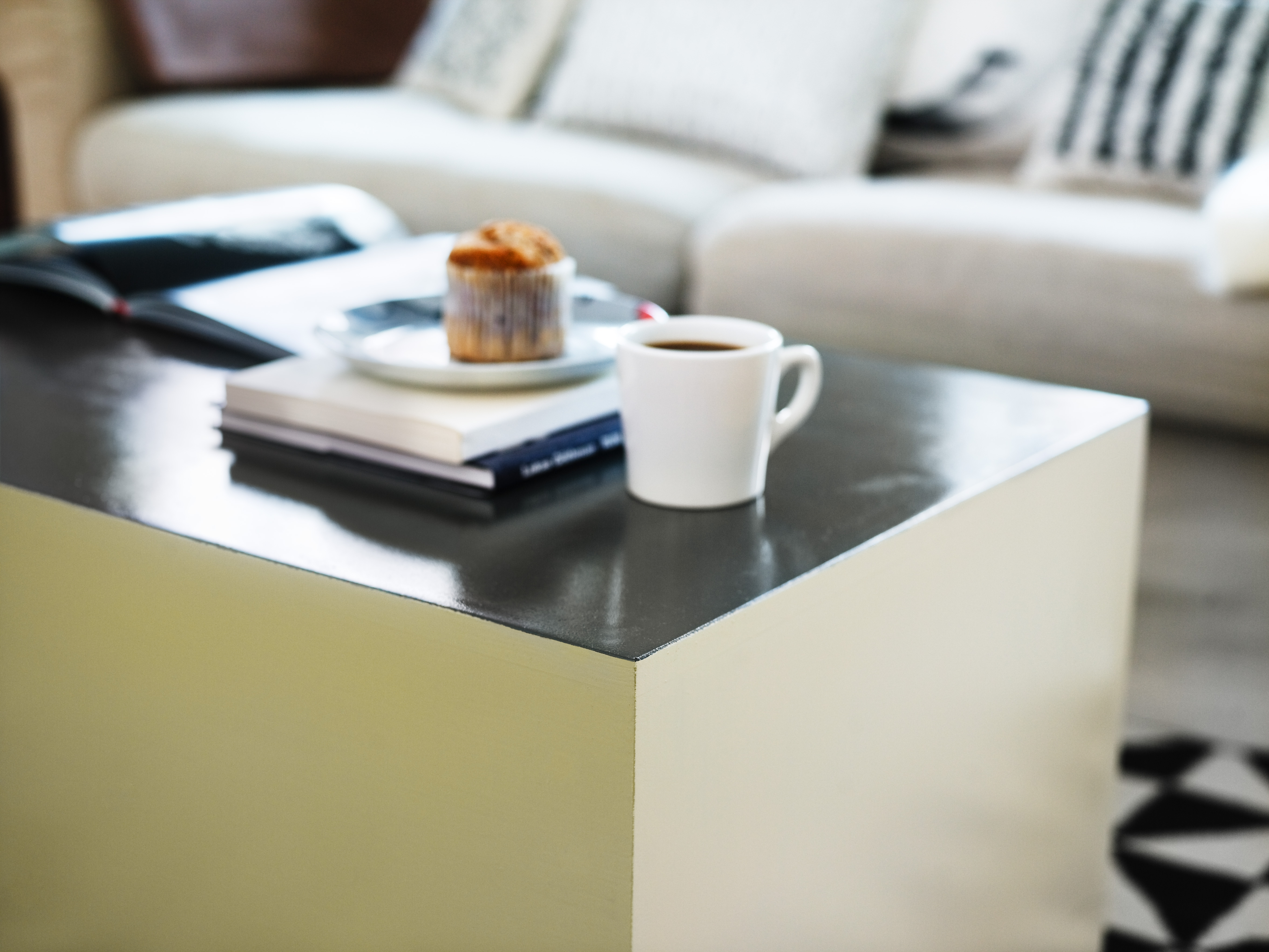 Farge topp: Molly 8, venstre side: Hakon 5, høyre side: Fredika 2. Alle farger fra Beckers.