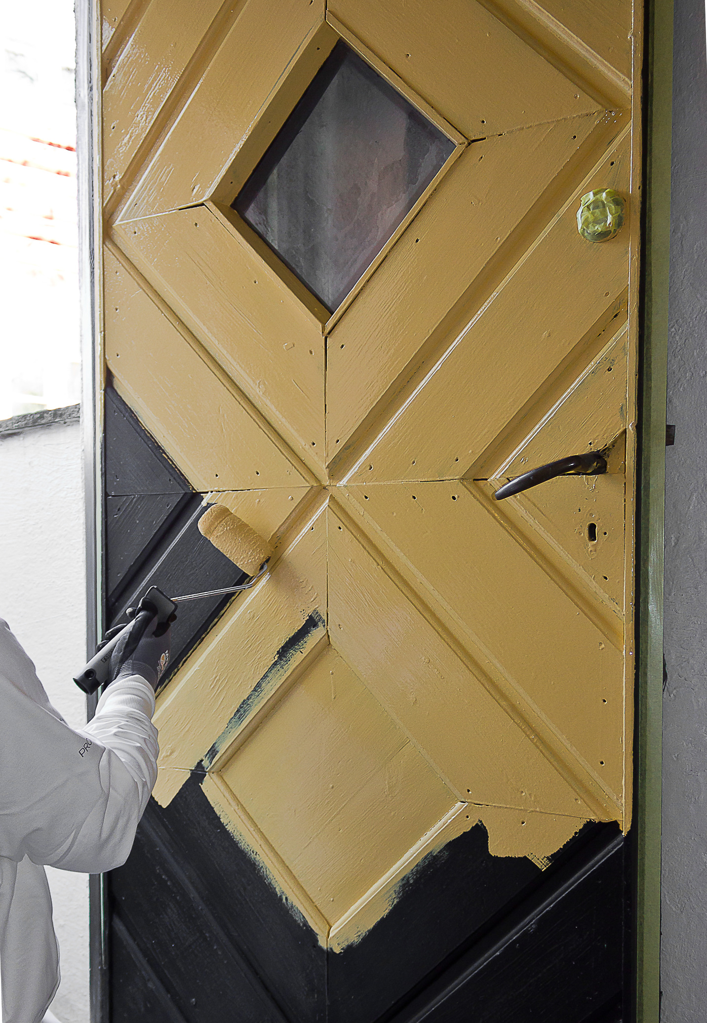 okergul maling brun dør pensel