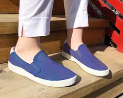 NYE SKO: Forandring fryder, særlig når det er så kjapt gjort som å farge sko med tøyfarge.        