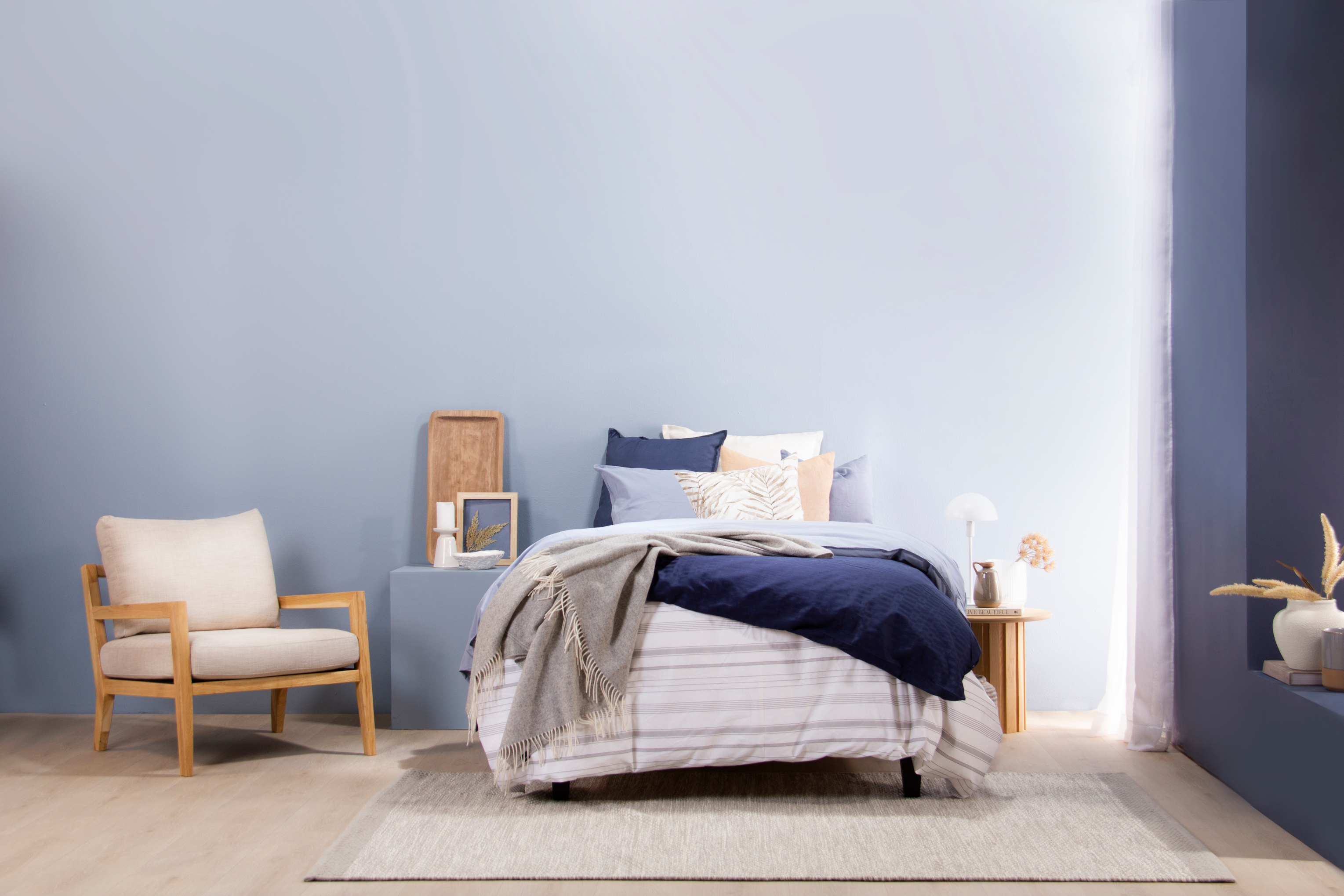 Soverom malt med blåfarger fra Függer