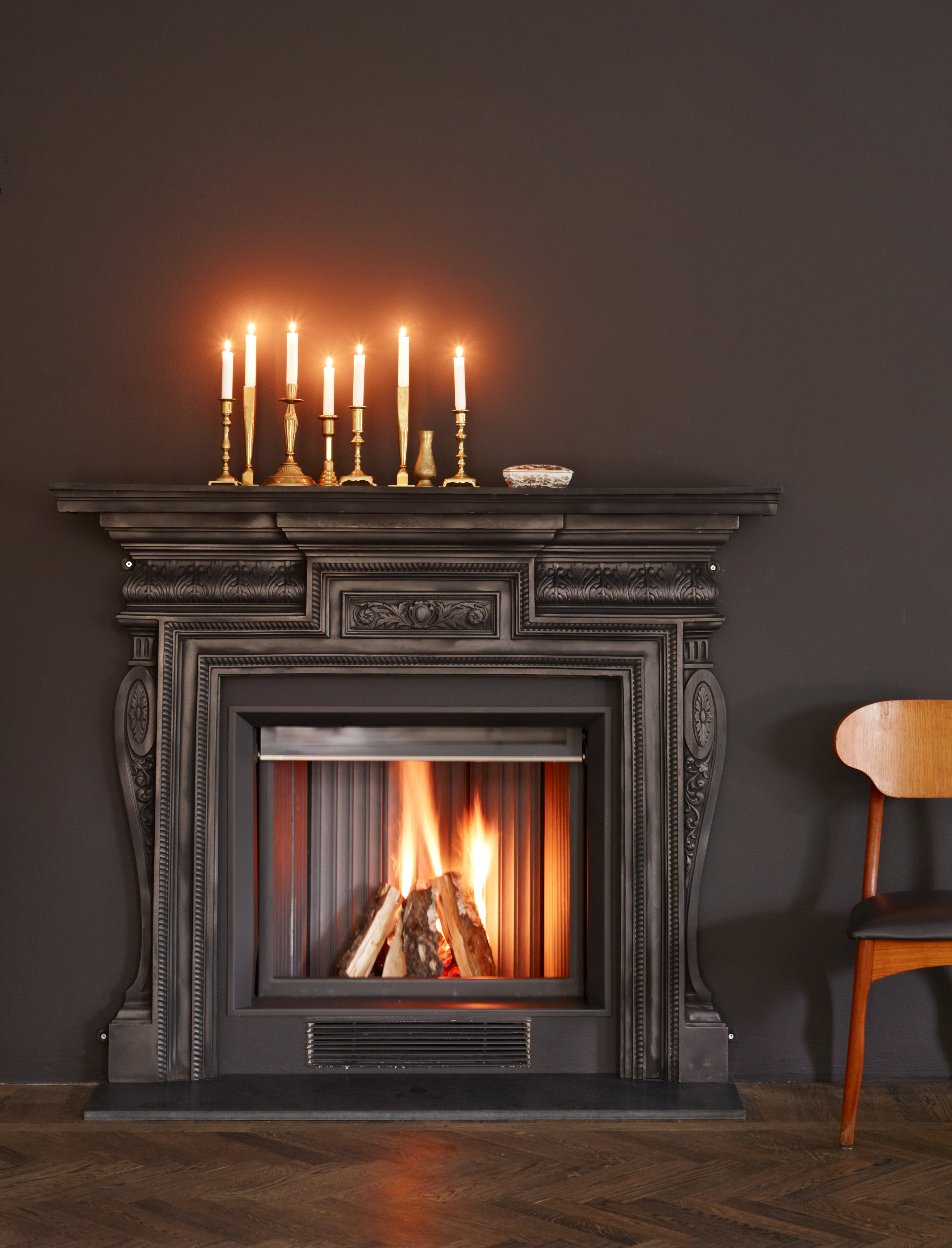 Stemningsfullt med mørke vegger. Her malt i fargen Heksetimen FR1134 fra Fargerike.