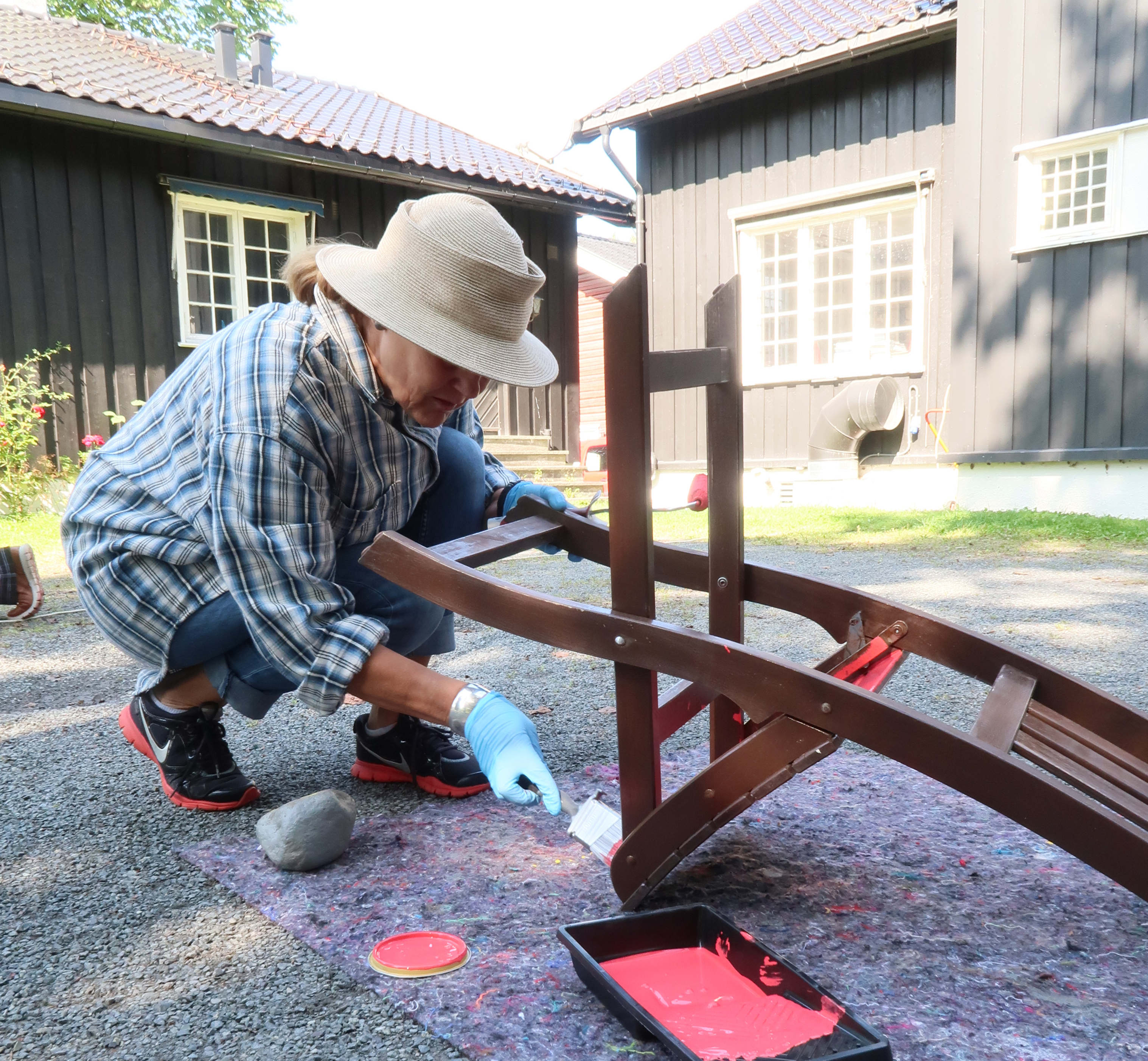 Male gamle hagemøbler