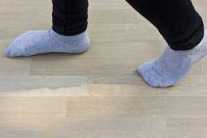 <b>SOKKELESTEN:</b> Gå på sokkelesten hvis du skal bruke det nylakkede eller nymalte gulvet den første tiden.