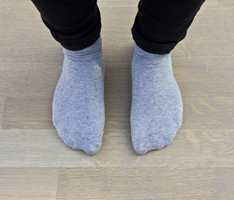 SOKKELESTEN: Gå på sokkelesten hvis du skal bruke det nylakkerte eller nymalte gulvet den første tiden.