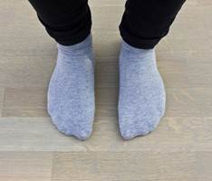 SOKKELESTEN: Gå på sokkelesten hvis du skal bruke det nylakkerte eller nymalte gulvet den første tiden.