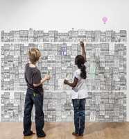 Å fargelegge mønstrede ark, er blitt en populær måte for både barn og voksne og koble av på. Nå kan du ta fargeleggingen videre – fra små ark til hele vegger.