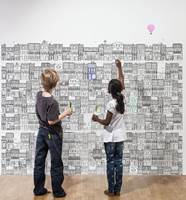 Å fargelegge mønstrede ark, er blitt en populær måte for både barn og voksne og koble av på. Nå kan du ta fargeleggingen videre – fra små ark til hele vegger.