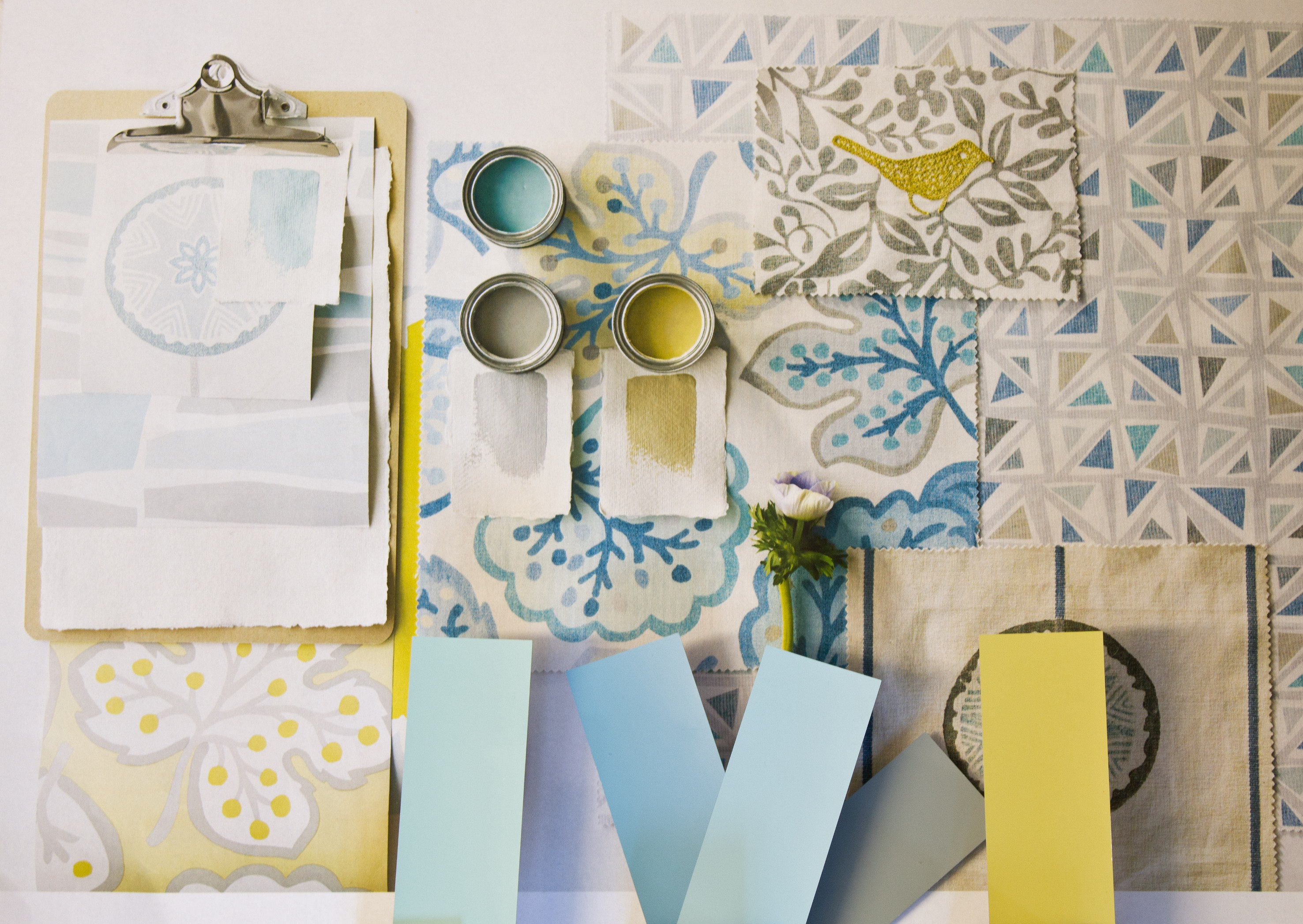 Du kan fint blande flere farger, mønster og materialer selv om du ønsker en rolig helhet. 