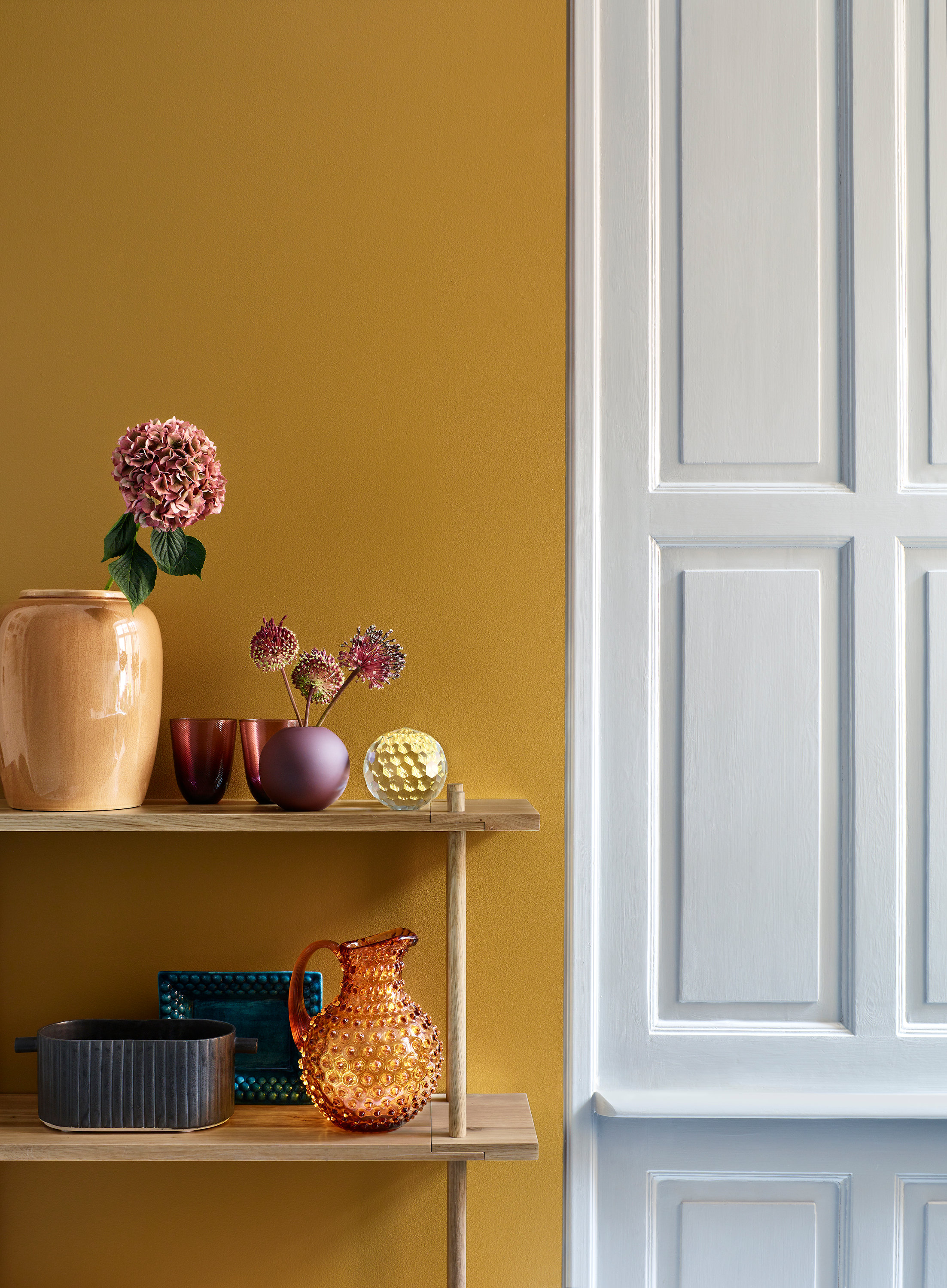 Gul maling på veggen