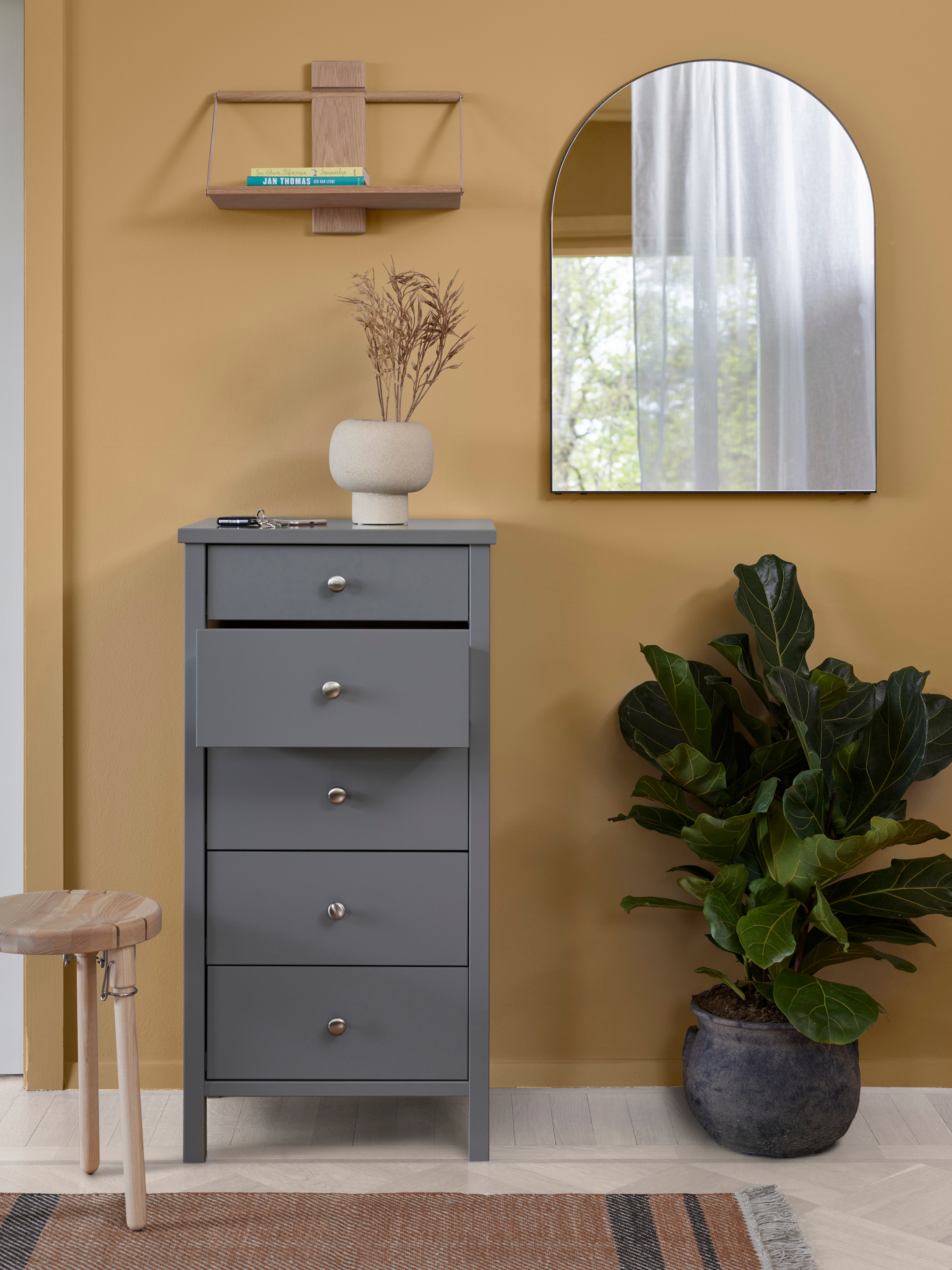 Entre med gulmalt vegg. Nordisk Mørkgul fra NID