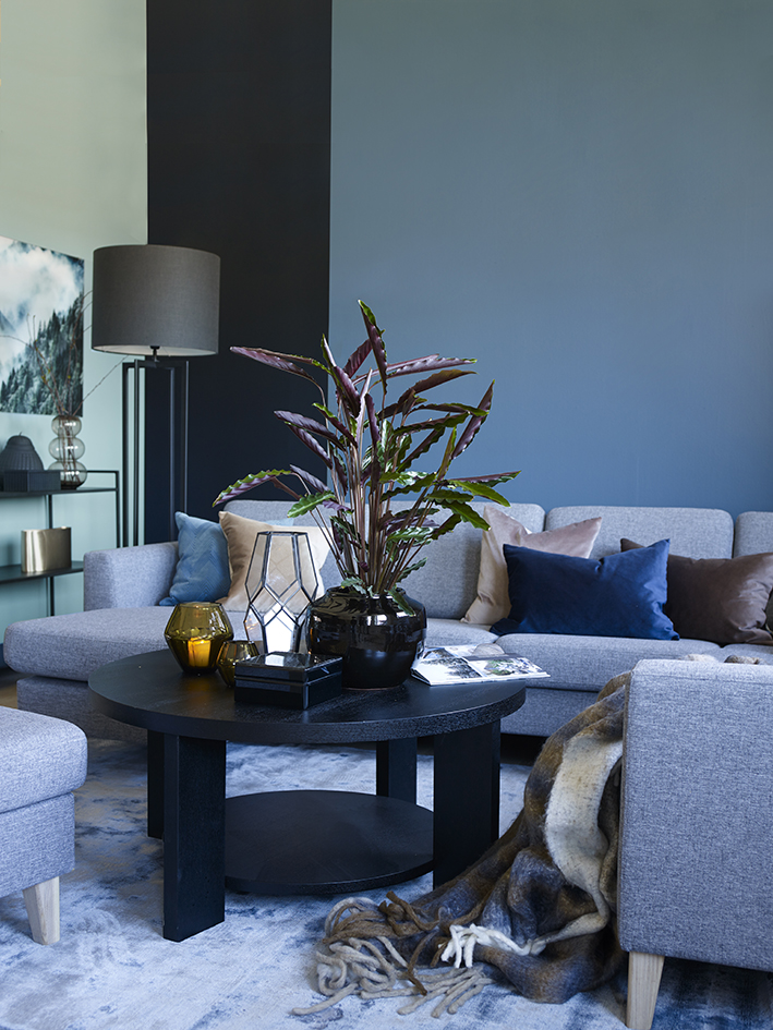 Gå fra gråfarger til fargerikt interiør