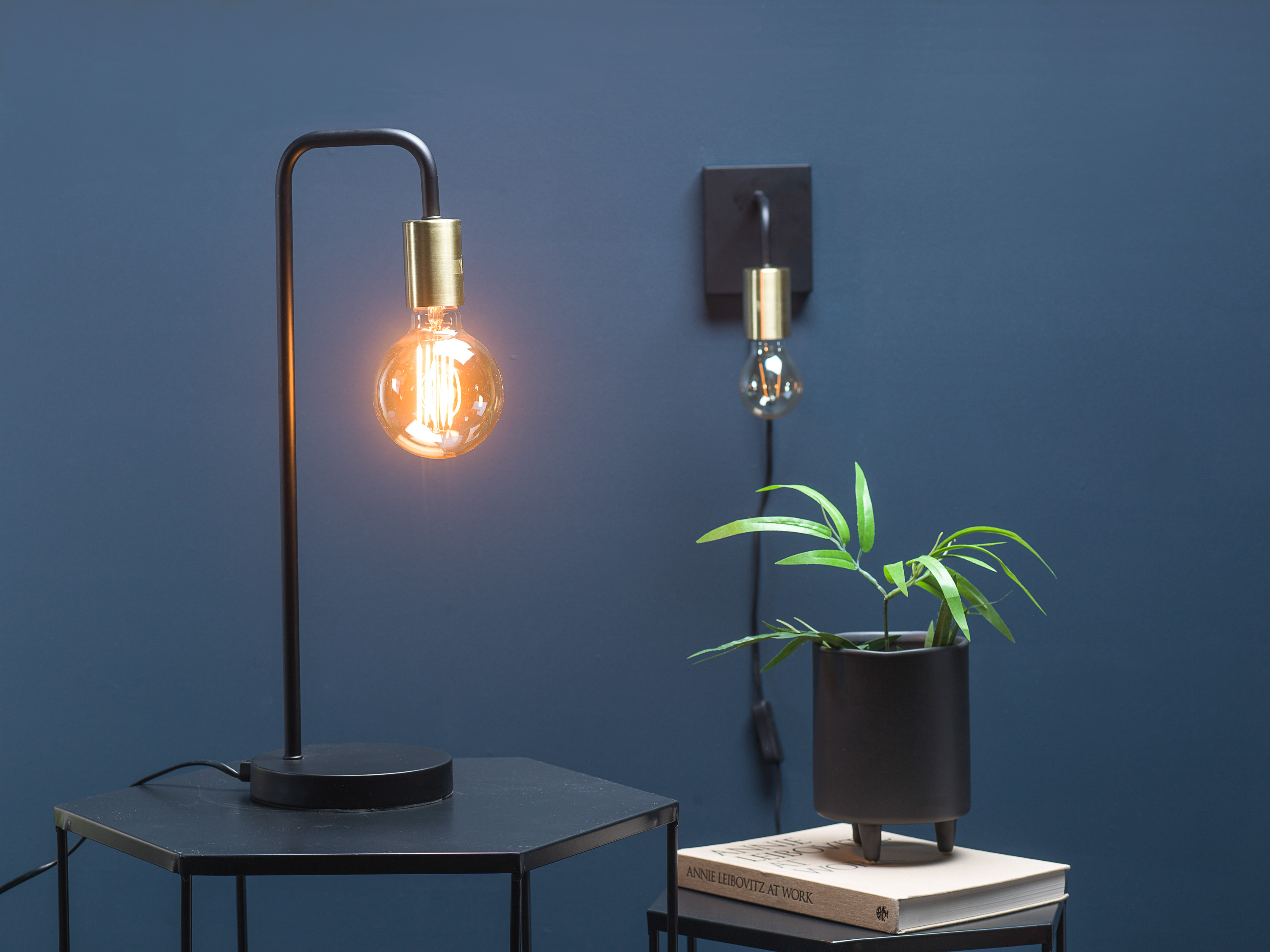 Soverom malt i blåfargen Geneve fra Flügger