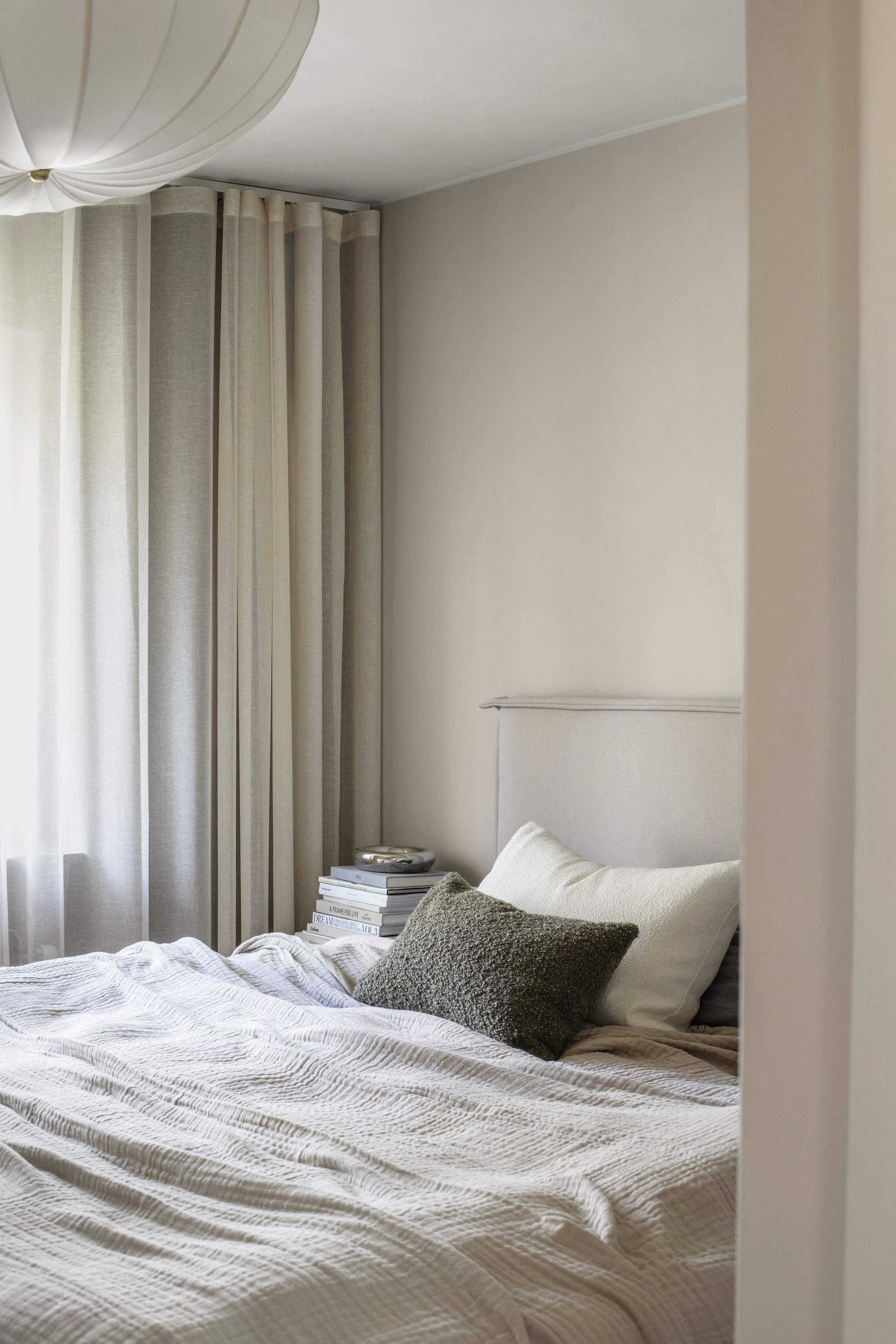 behagelig beige soverom