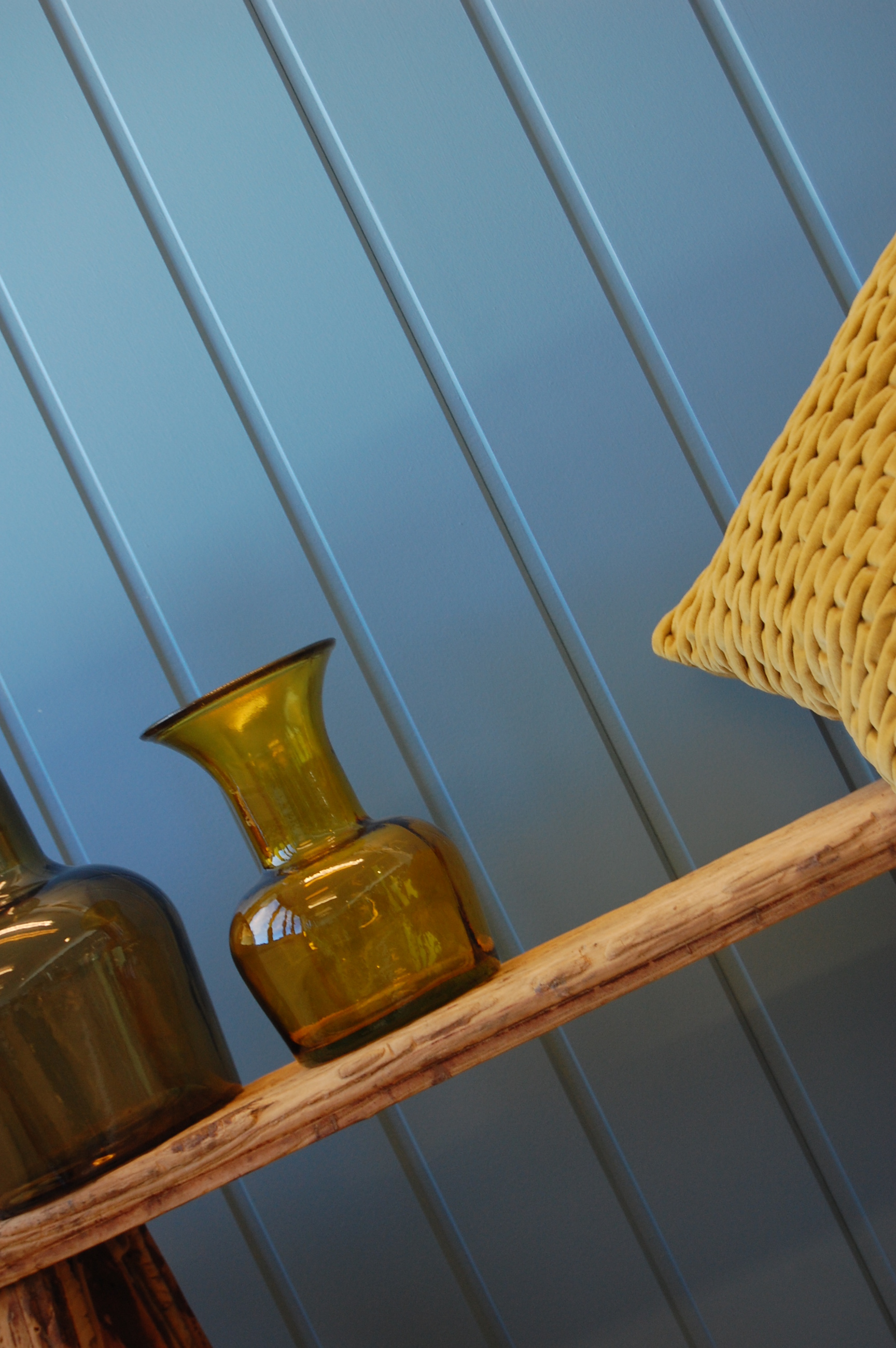 Profiler freses ut før platene overflatebehandles.