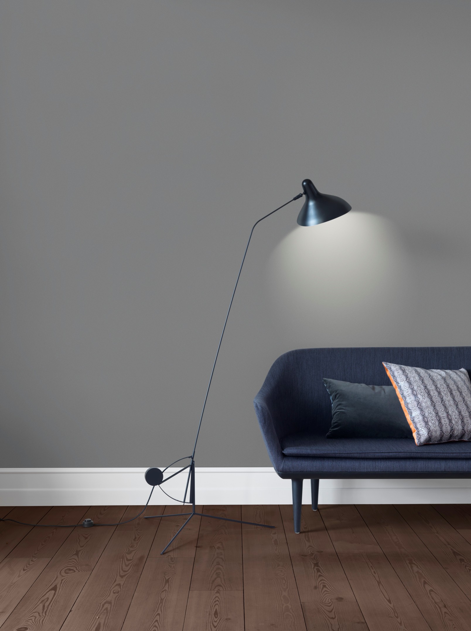 Tradisjonelt sett har nøytrale farger vært definert som grå kulører, uten overvekt av andre pigmenter.