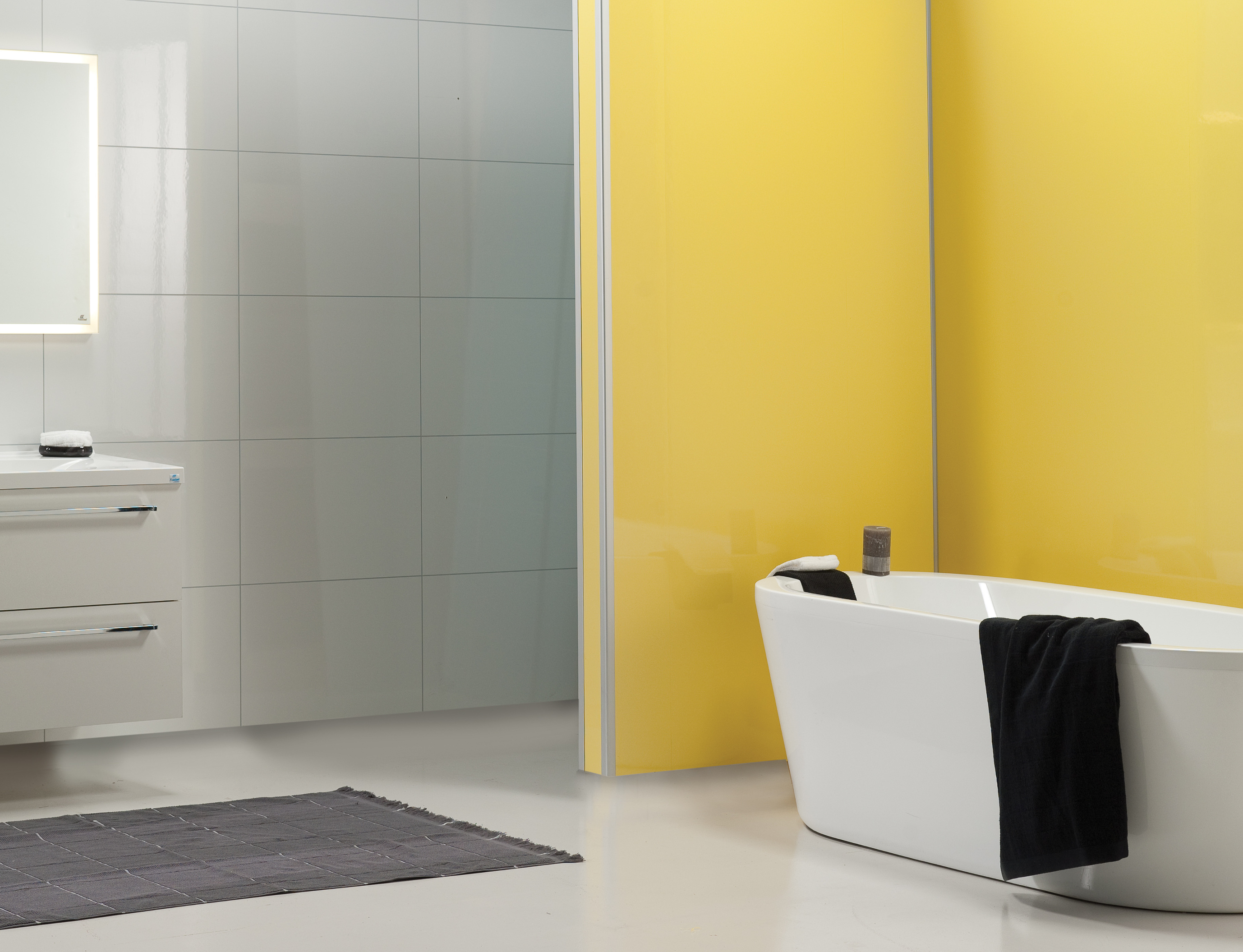Gult og grått er flott! Delikate våtromsplater fra Fibo-Trespo.