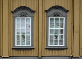 <b>STIFTSGÅRDEN:</b> Den flotte trebygningen som huser kongefamilien når de gjester Trondheim, er fargesatt på en måte det er verdt å studere.