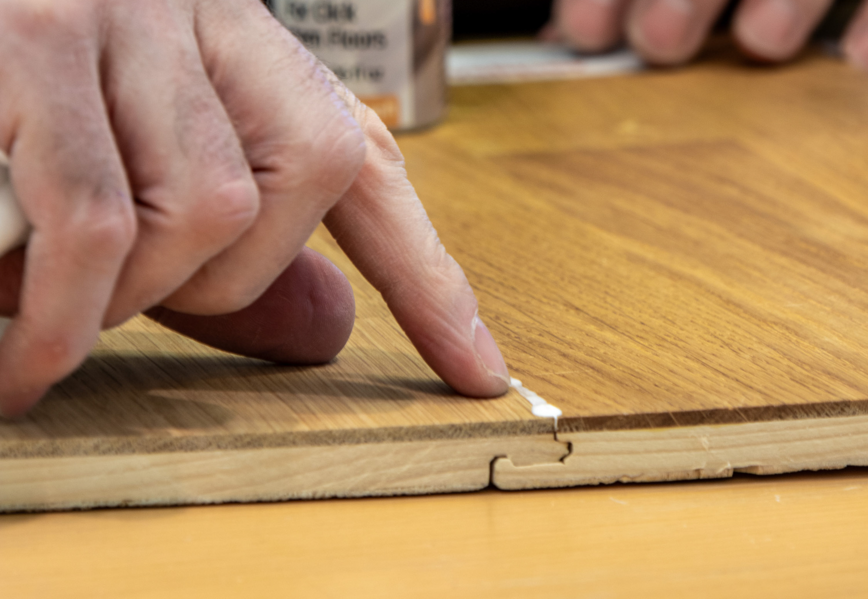 Bli kvitt knirk i gulvet