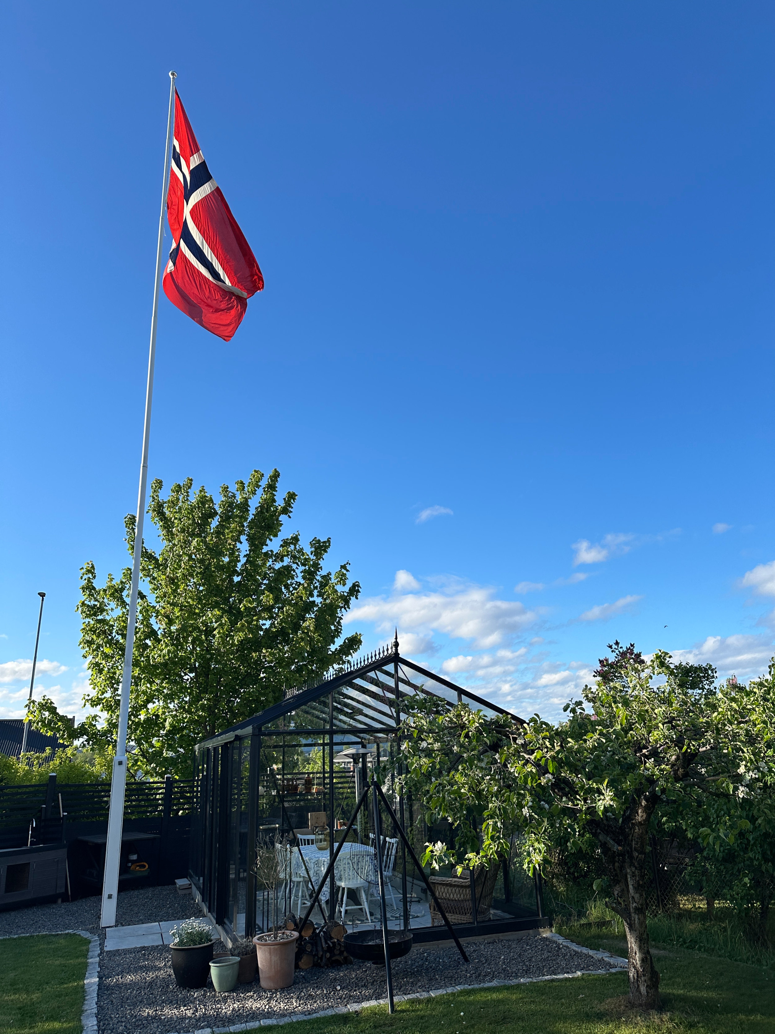 flaggstang grønt drivhus flagg