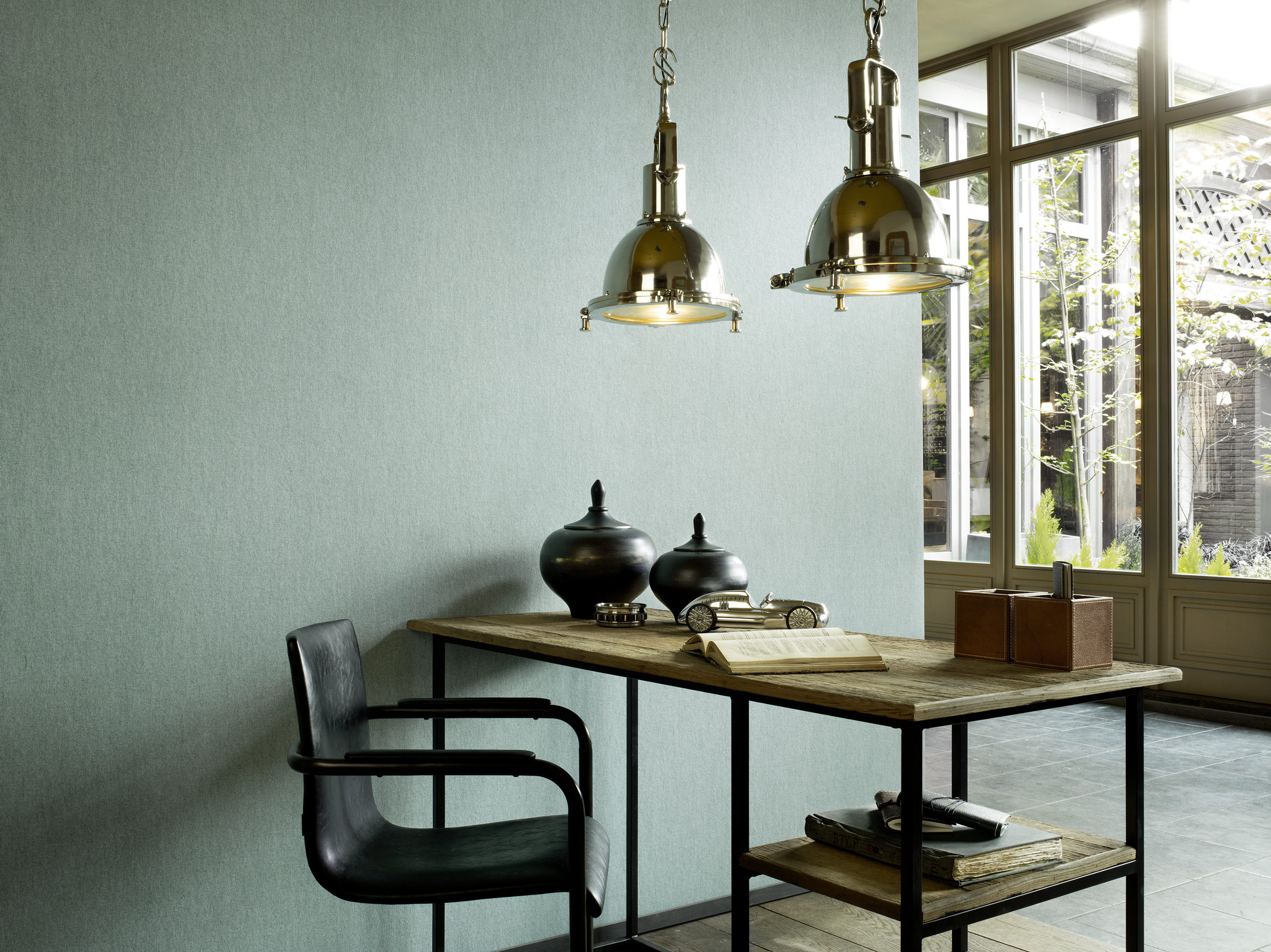 LINTAPET: Linstrukturen i dette tapetet gir rommet en eksklusiv og tidl&oslash;s ro. Tapetet Flamant f&oslash;res av Green Apple. (Foto: Green Apple)