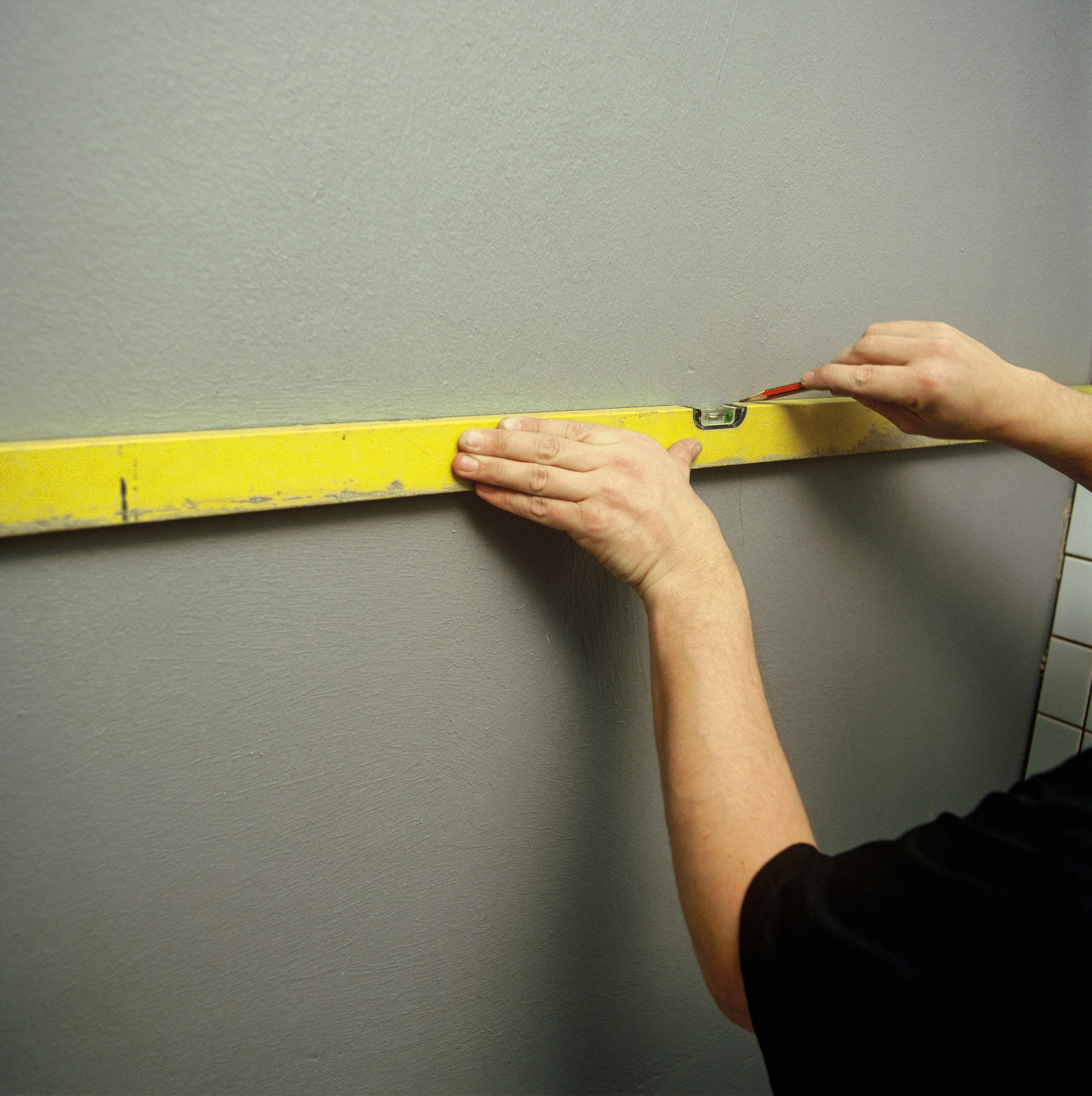 Enkel metode for flislegging på vegg