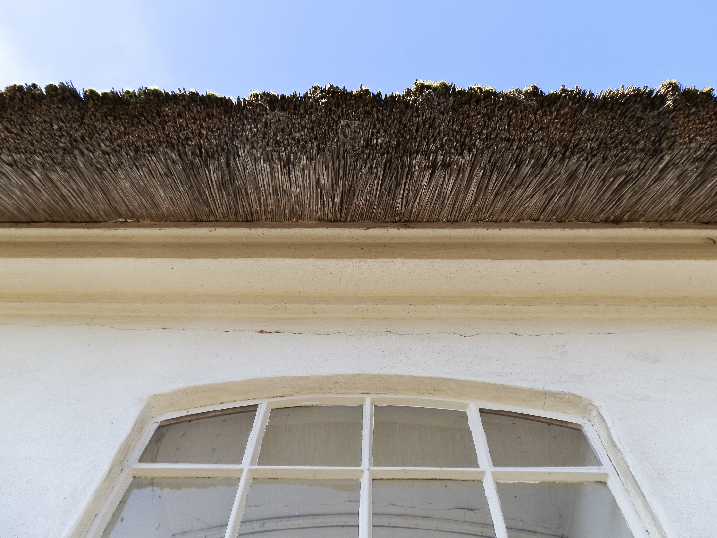 Produktene selges selektivt til håndverkere og andre som vet hvordan de brukes. 