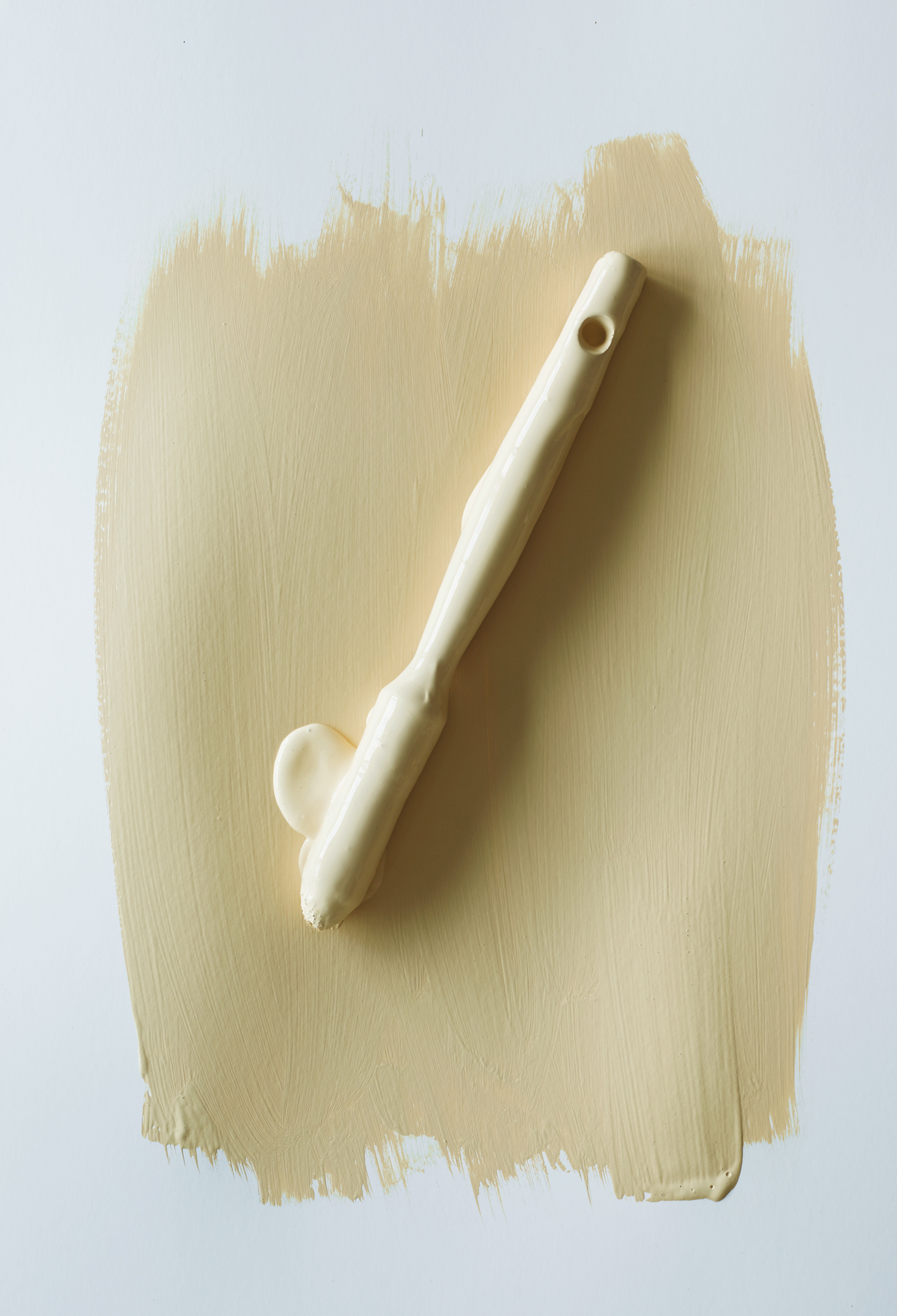 Malingprodusenten trekker frem en lys og dempet gul, Distant sunlight, som én av sine tre farger i trendpaletten. De to andre er en dempet blå og en rolig grårosa.