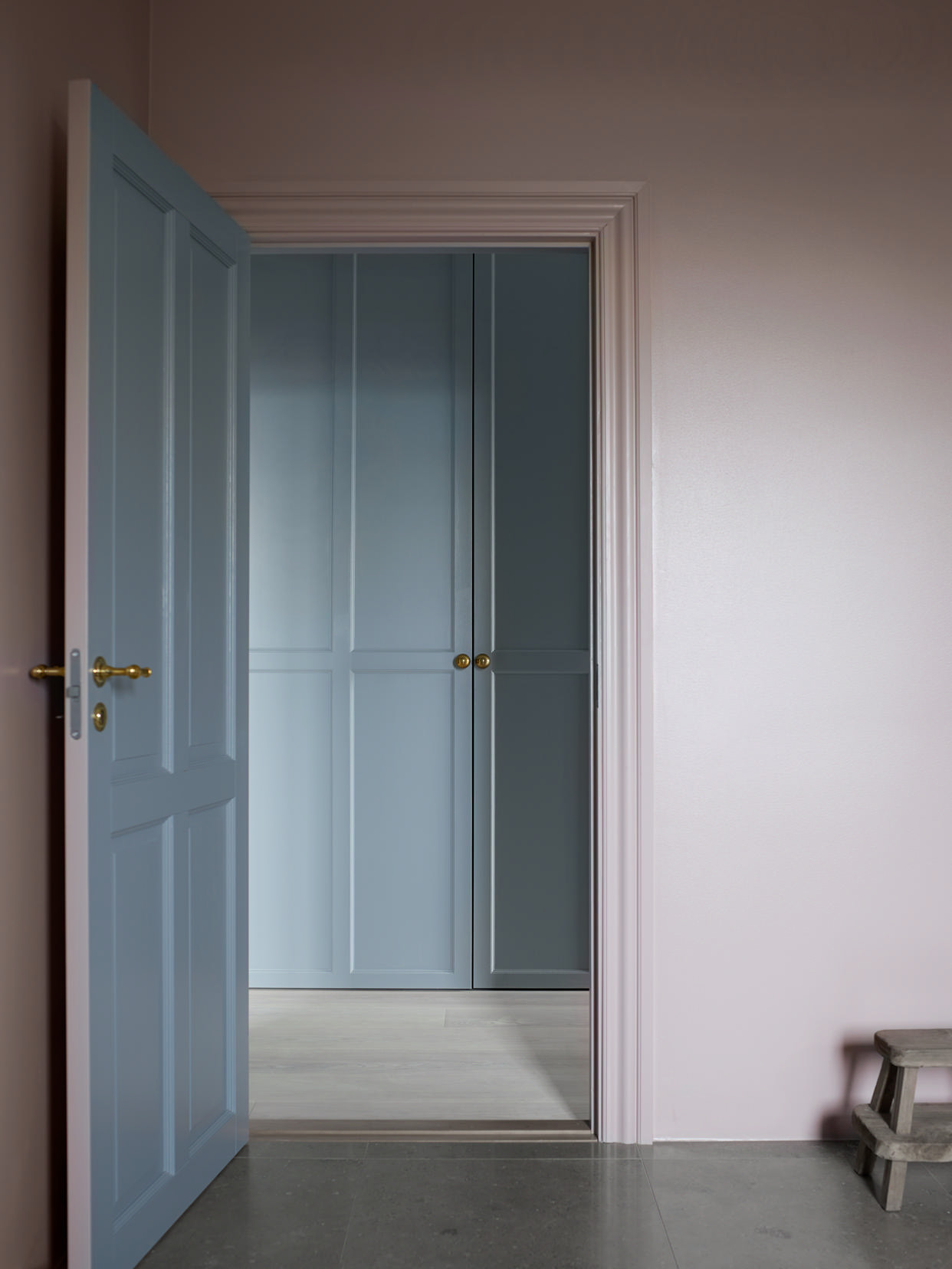 Rosa er en farge som gjør seg best i samspill med andre farger, også blått er en god kombinasjon. 