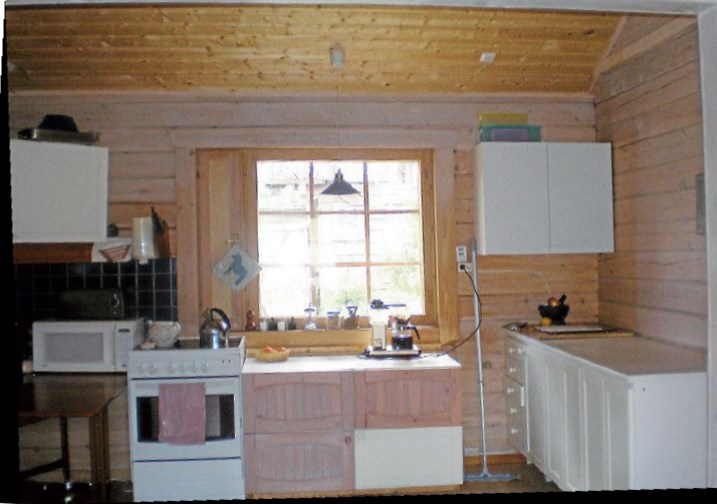 Før var skap og benker plassert rundt omkring og de store flatene var gulnet og skjoldete.