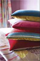 Ensfargede velurer i hele 53 moderne farger, kan kombineres med mønstrede tekstiler. 