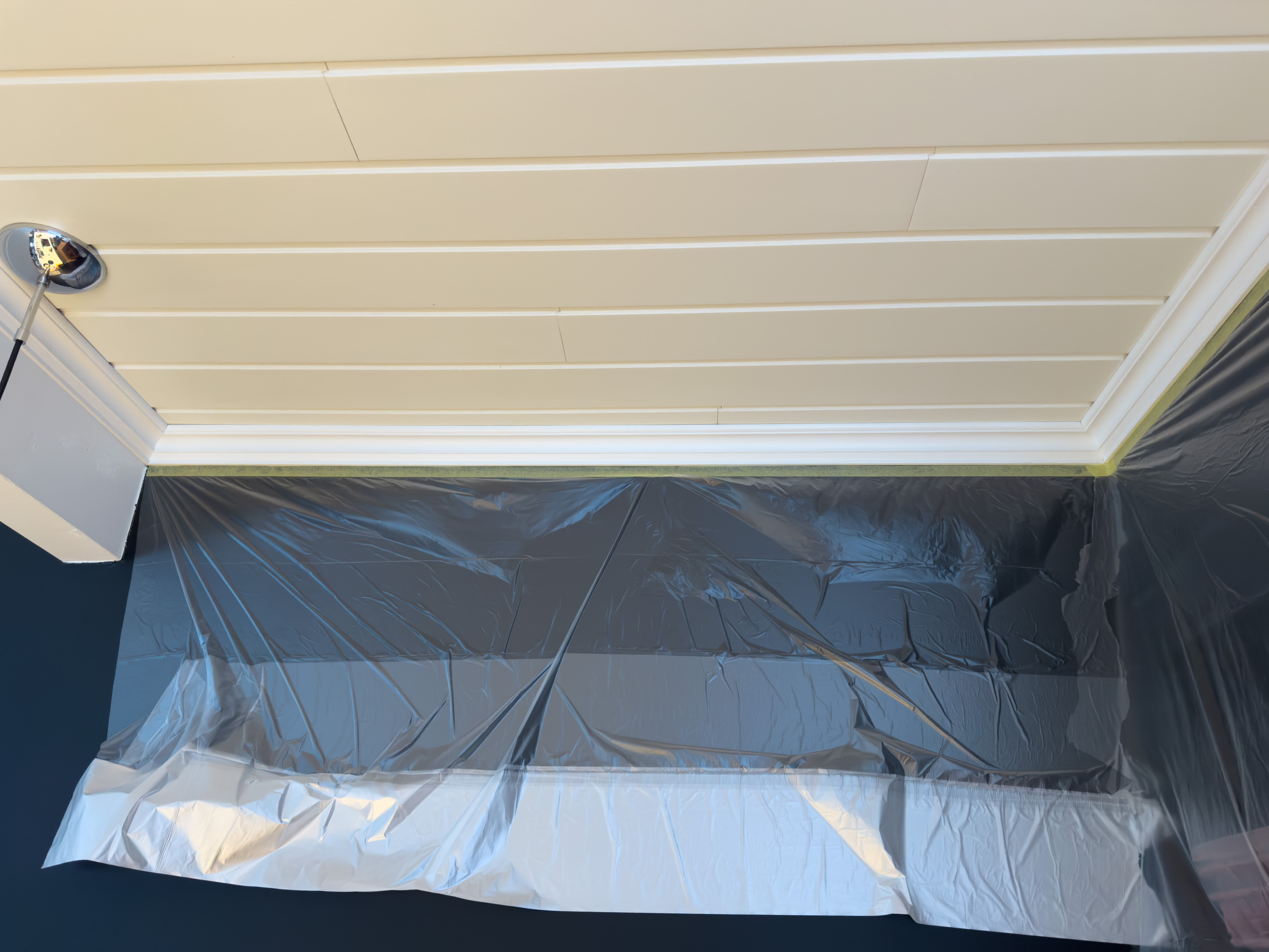 Tak ferdig vasket, maskert og dekket til med dekkeplast.