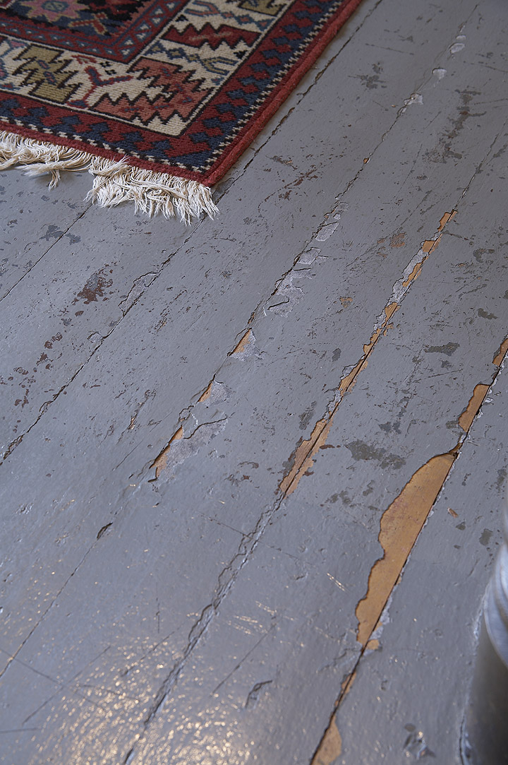 Det lønner seg å reparere skader med en gang det blir hull på malingsfilmen.