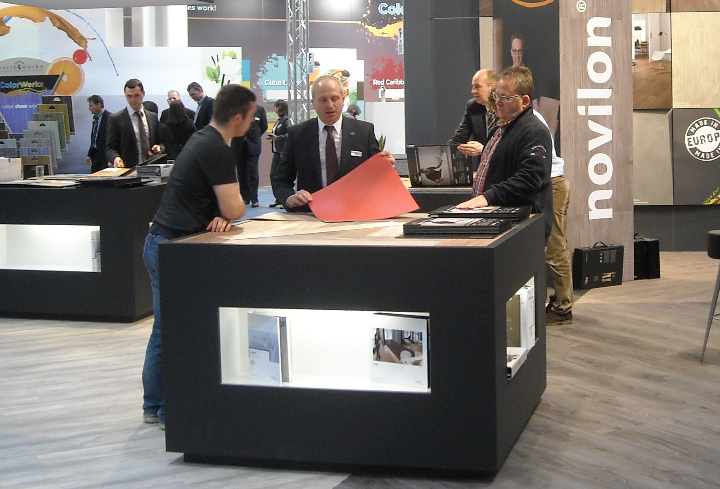 Forbos stand var viet designgulvet Forbo Novilon. Gulvet finnes b&aring;de for liming og klikk-montering.