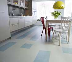 Linoleum er et slitesterkt gulvmateriale som har blitt populært igjen i nordiske hjem.