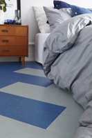 Blått og firkantet på soveromsgulvet med Marmoleum Click fra Forbo Flooring.