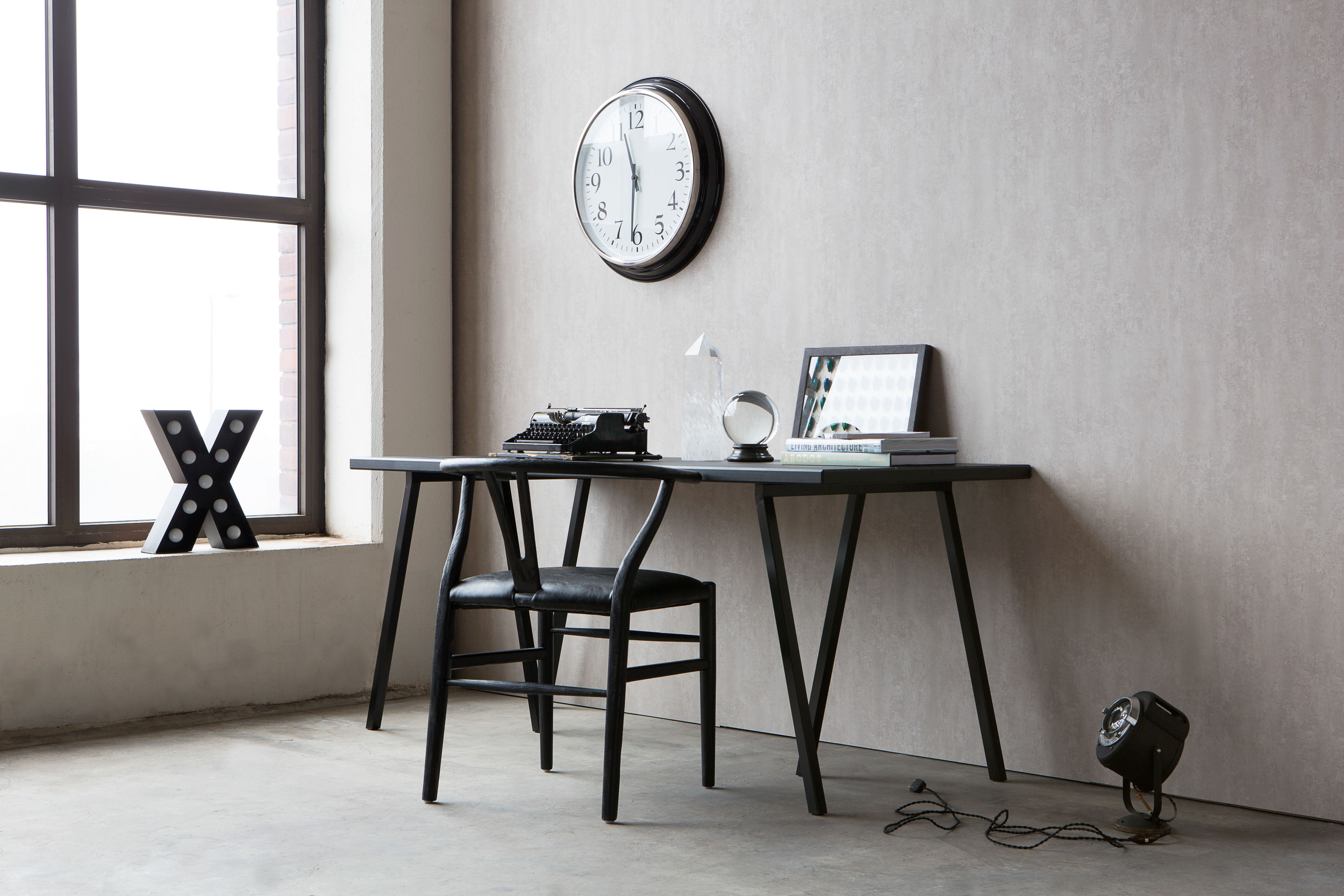 ENKELT: Noen jobber best når omgivelsene er enkle og rene, og du kan gi din fulle oppmerksomhet til arbeidet du har foran deg. (Foto: Forestia)