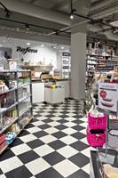 <b>KLASSISK:</b> I kjøkkentilbehørsbutikken Rafens ligger et klassisk rutete gulv i sort og hvitt fra kolleksjonen Polyflex Plus DM.