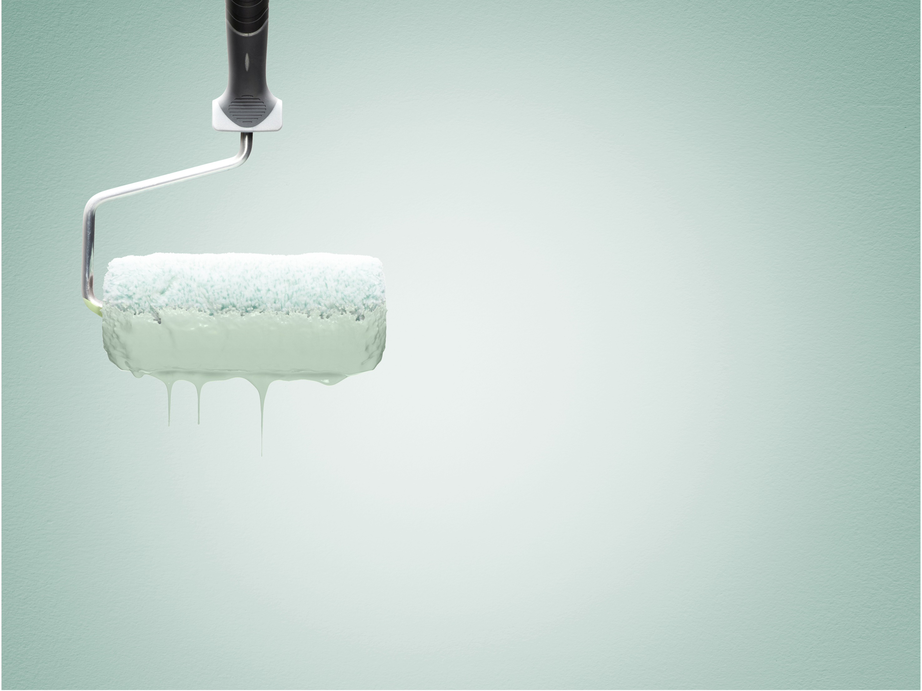 FORT GJORT: Du maler veggen mye raskere med rull. (Foto: Jordan)