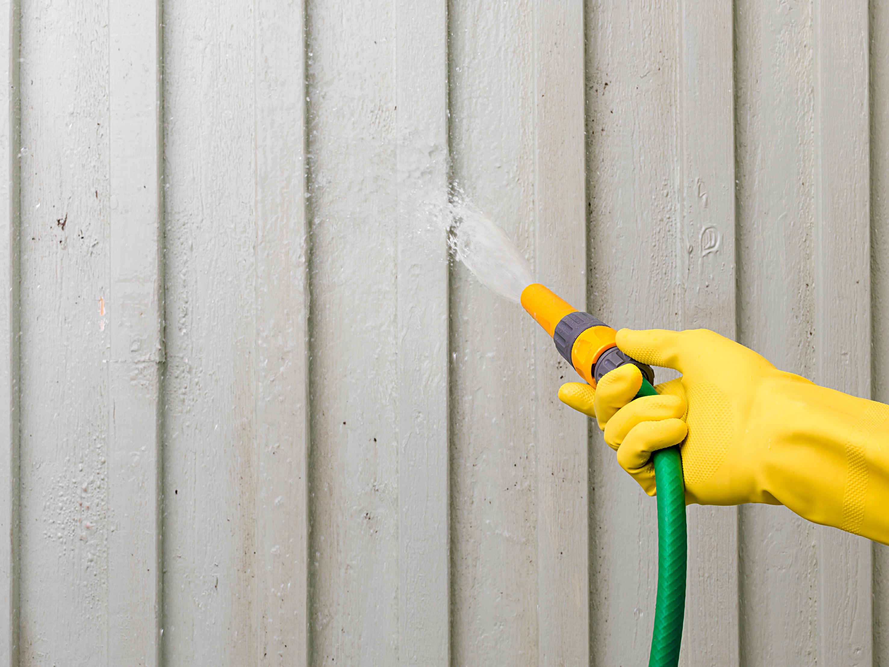 Alt malearbeid starter med en grundig rengjøring.