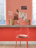 <b>MAL DEG GLAD:</b> Det er enkelt å male sitt eget oransje kunstverk. Finn en stol, hylle eller krakk på loppemarked og gi den et oppkvikkende strøk med naturens farge. Farger fra Nordsjö.