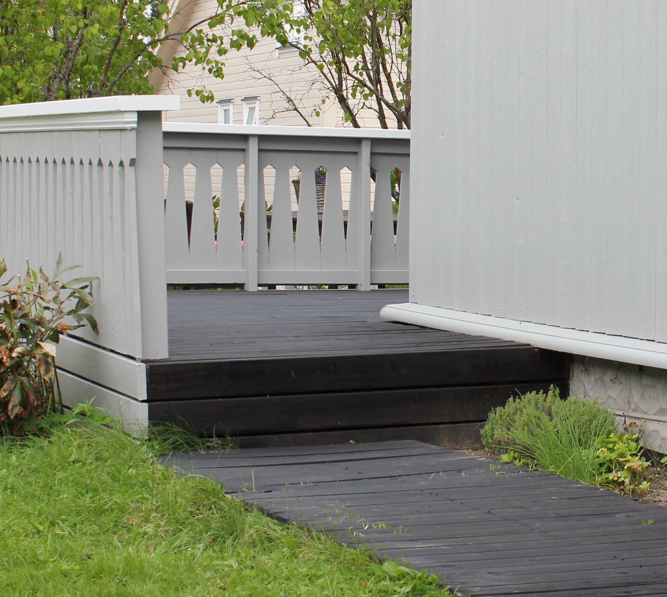 Unngå at malingen flasser på utendørs rekkverk og trapper