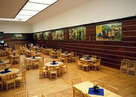 Freia-salen med en stor Munch-samling. Bildene var et bestillingsverk til Freias 25-års jubileum i 1923.
