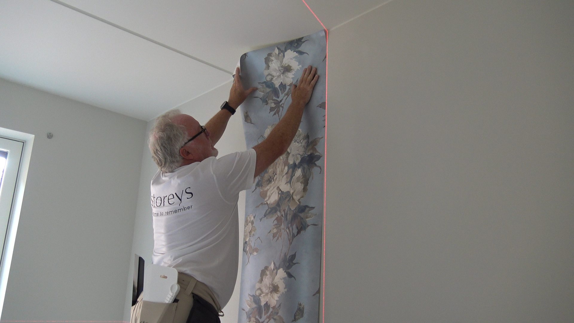 Slik tapetserer du en fondvegg