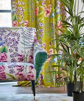 FRODIG: Frisk og frodig blomstermiks med tekstiler fra Harlequin og Tapethuset. Den grønne detaljen på stolen er viktig, den gir øyet noe å gripe fatt i.