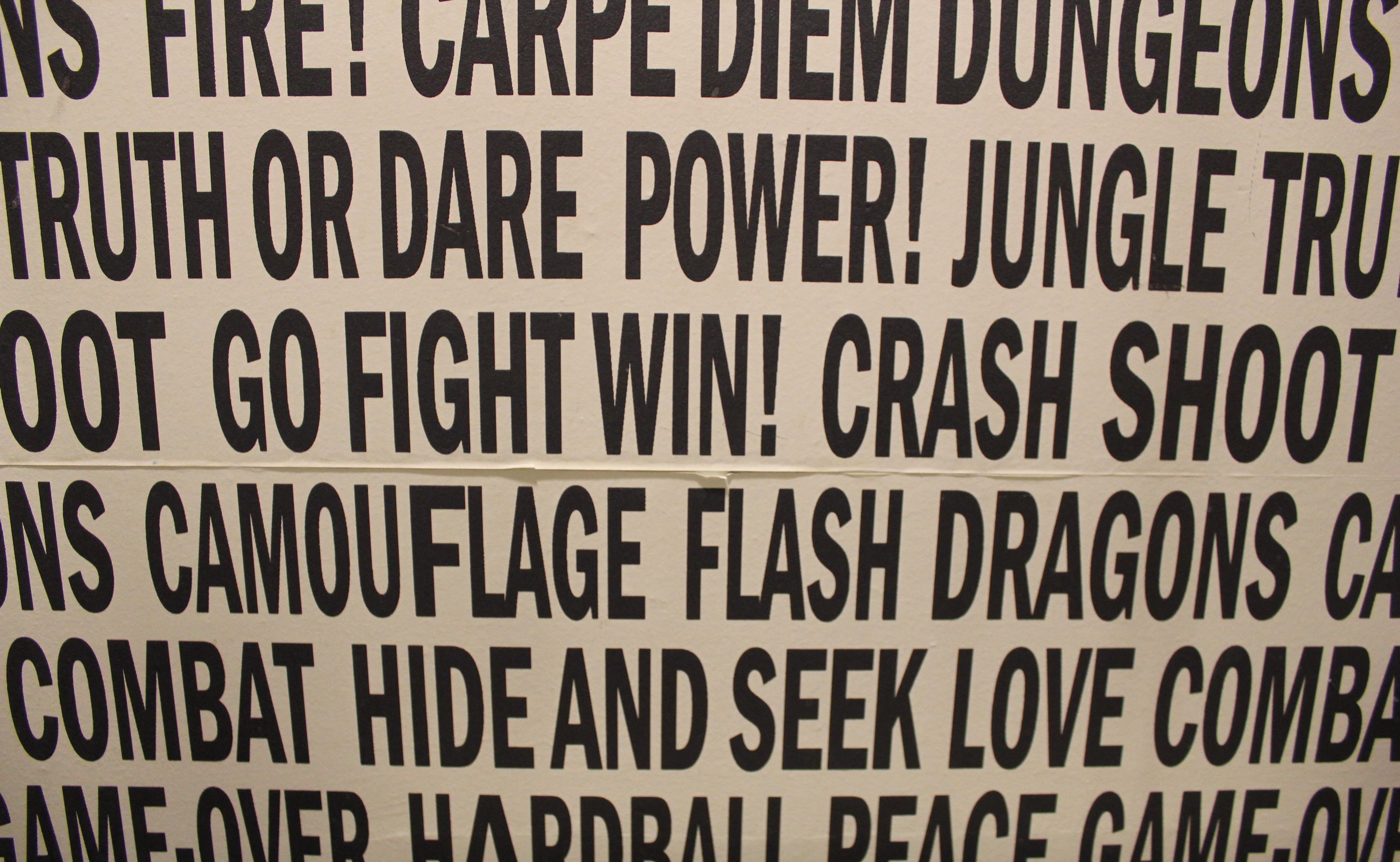 Må gammelt tapet fjernes før nytt settes opp?