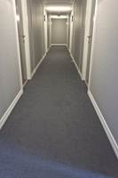 <b> TEPPEGANG: </b> Korridorene er teppebelagt, og det bidrar til å dempe lyder fra naboene.  
